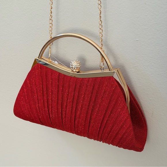 D’margeaux New York, Elegant Red Evening Clutch with Gold Chain - Picture 10 of 16